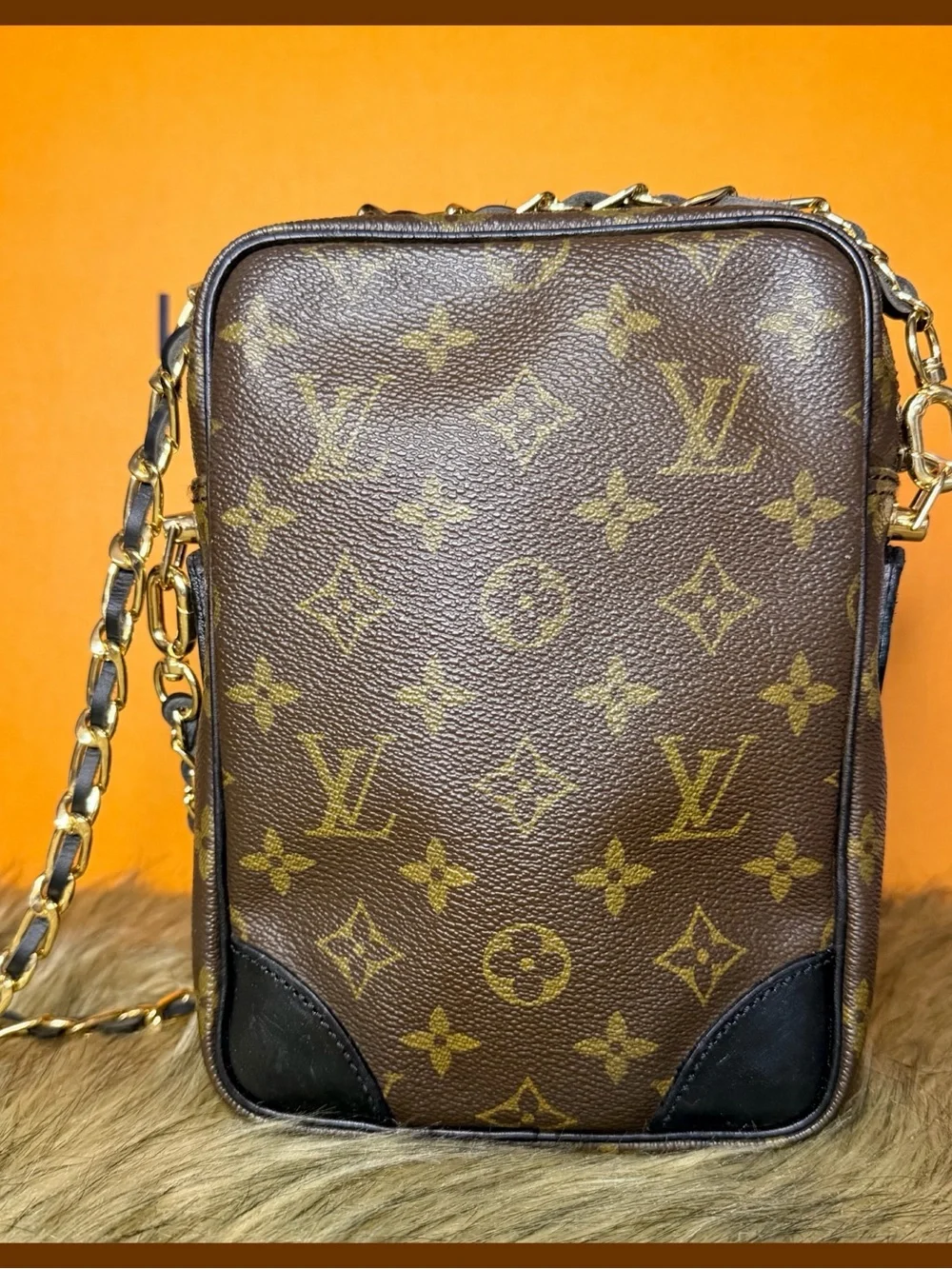 Louis Vuitton compact louis
